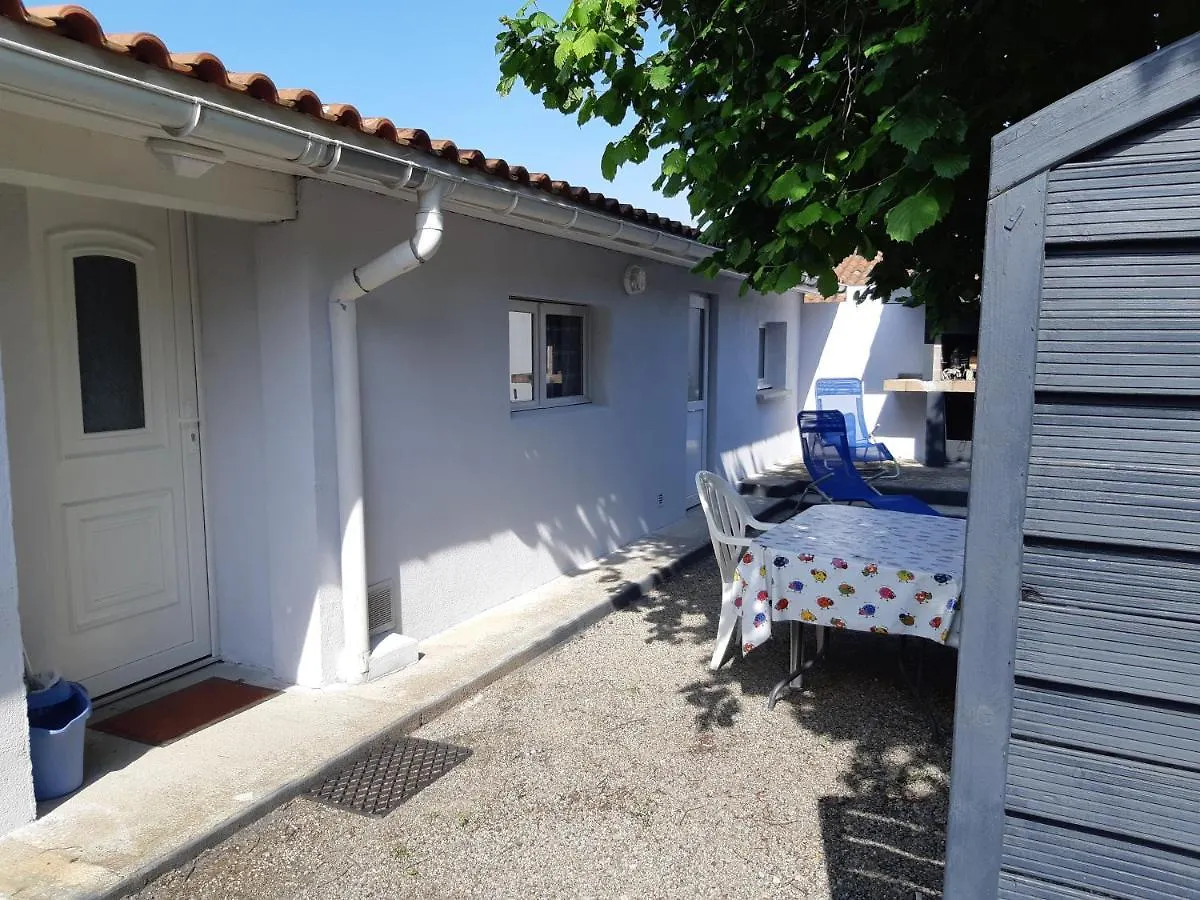 Holiday home Gite Lotus Du Clos Des Pradals Climatise Tarascon-sur-Ariege France